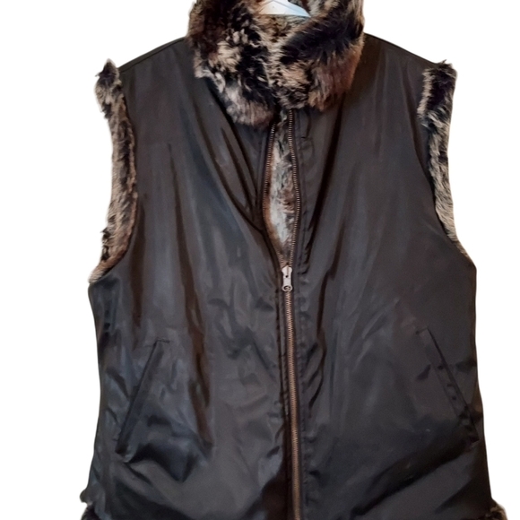 Blassport reversible faux fur/black vest large - Picture 4 of 13